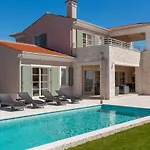 Villa Grace By Ilc *