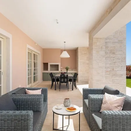 Villa Grace By Ilc *